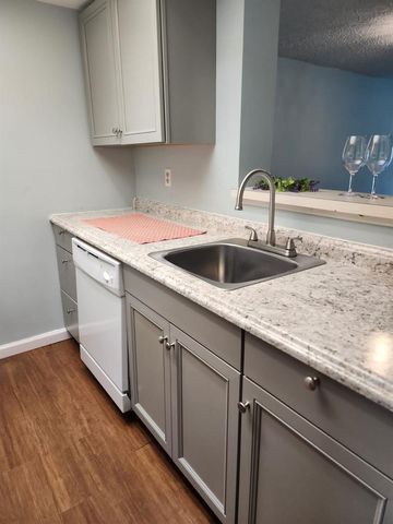 6082 PEREGRINE AVENUE D11, Orlando, FL 32819