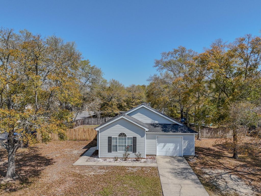 480 Timber Wind Drive, Defuniak Springs, FL 32433