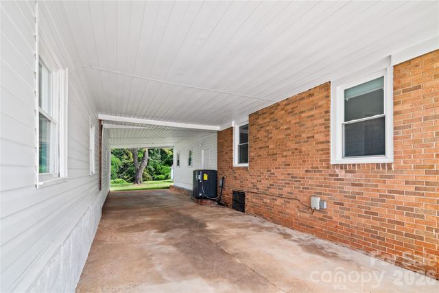 648 Scotts Creek Road, Statesville, NC 28625