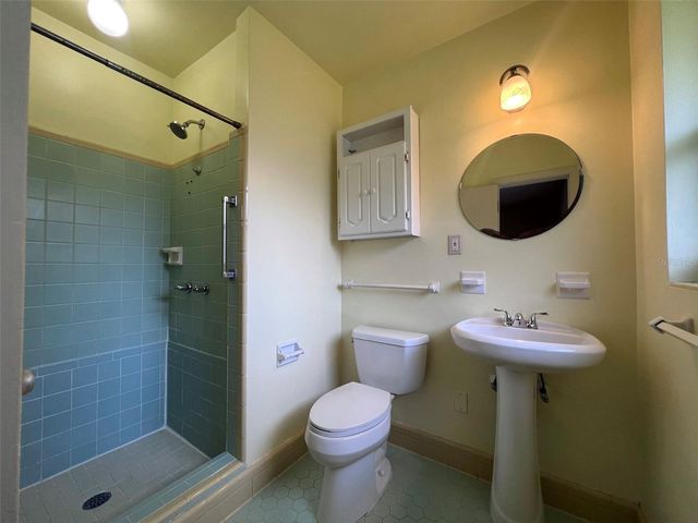 1516 NW 14TH AVENUE, Gainesville, FL 32605