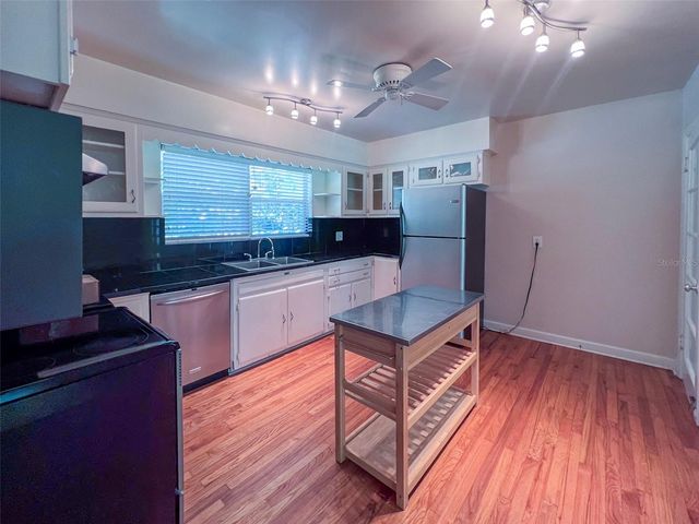 1516 NW 14TH AVENUE, Gainesville, FL 32605