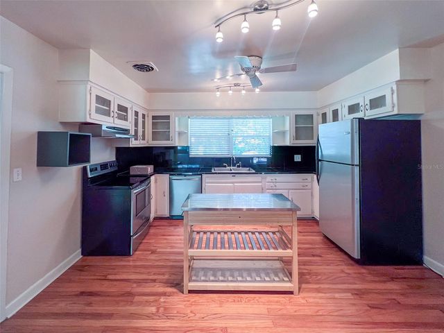 1516 NW 14TH AVENUE, Gainesville, FL 32605