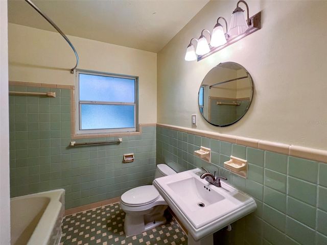 1516 NW 14TH AVENUE, Gainesville, FL 32605