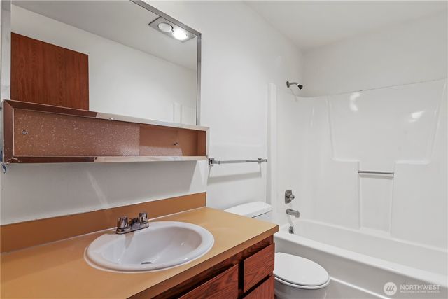 6822 NE 153rd Pl, Kenmore, WA 98028