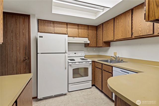 6822 NE 153rd Pl, Kenmore, WA 98028