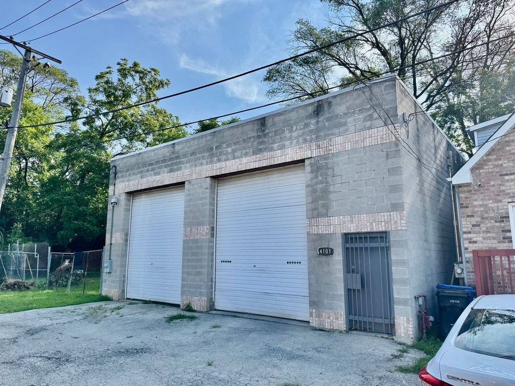 4101 S Oakley Avenue, Chicago, IL 60609