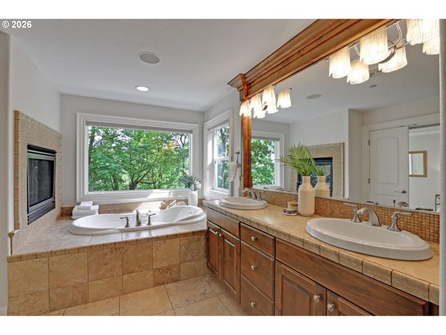 8553 Nw LOVEJOY St, Portland, OR 97229