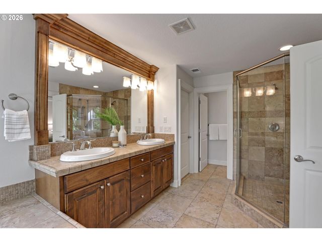 8553 Nw LOVEJOY St, Portland, OR 97229