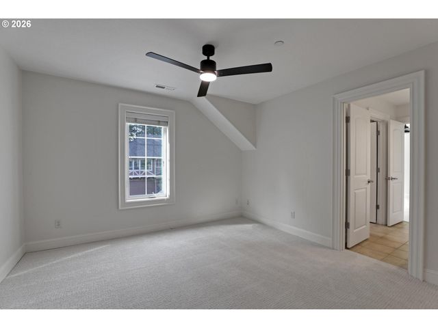 8553 Nw LOVEJOY St, Portland, OR 97229