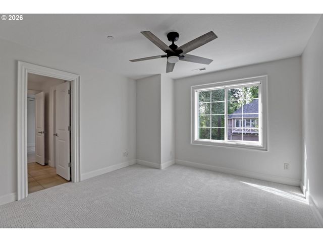 8553 Nw LOVEJOY St, Portland, OR 97229
