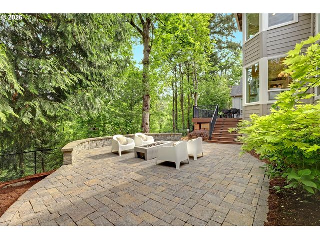 8553 Nw LOVEJOY St, Portland, OR 97229