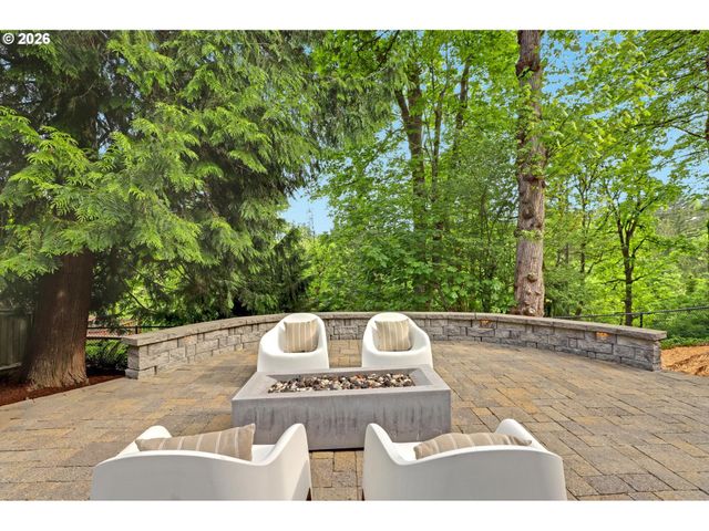 8553 Nw LOVEJOY St, Portland, OR 97229