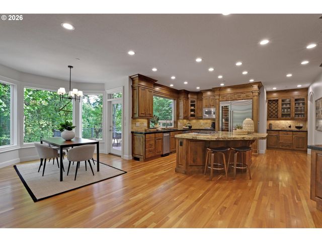 8553 Nw LOVEJOY St, Portland, OR 97229