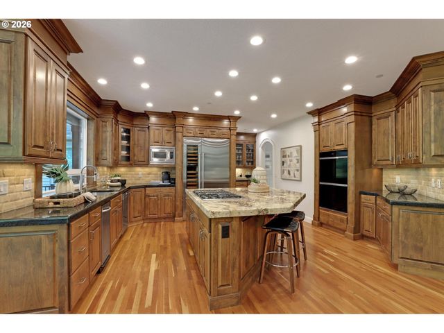 8553 Nw LOVEJOY St, Portland, OR 97229