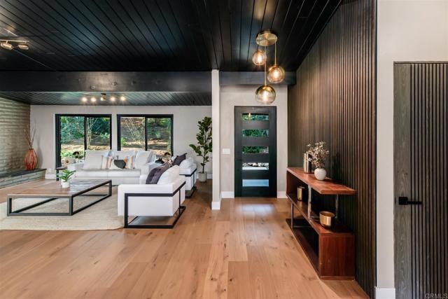 2951 Anaheim St, Escondido, CA 92025