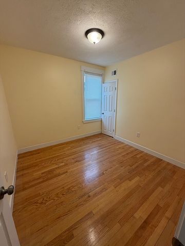 8 Wilson St 2, Lynn, MA 01902