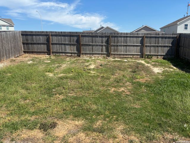232 Kayden Ct, Marion, TX 78124