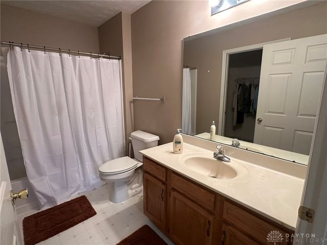 4010 Twin Lakes Circle, Clayton, OH 45315
