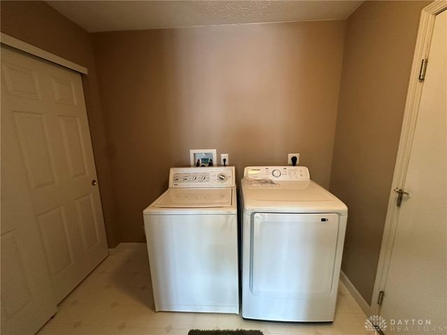4010 Twin Lakes Circle, Clayton, OH 45315