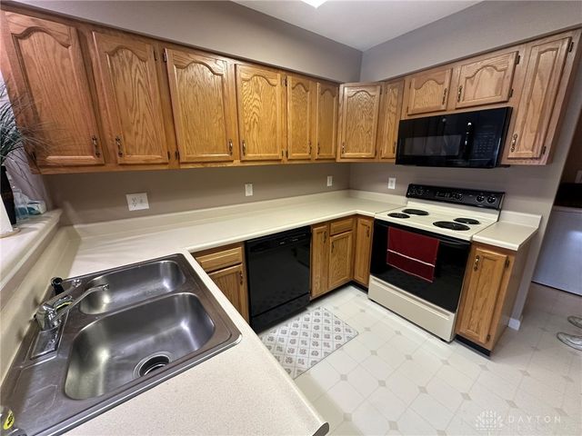 4010 Twin Lakes Circle, Clayton, OH 45315