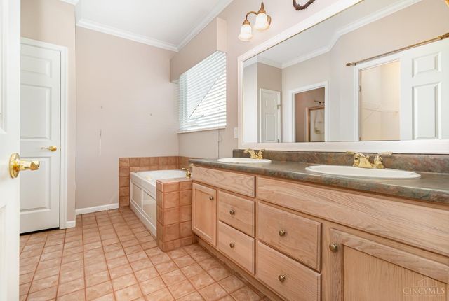 8018 Jeannes Creek Lane, West Chester, OH 45069