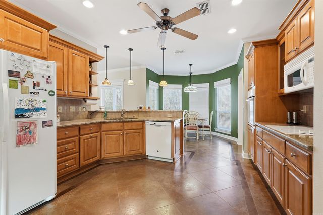 2121 DONHAM, Bauxite, AR 72011