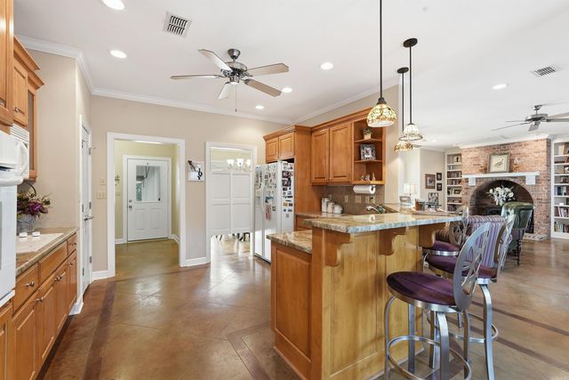 2121 DONHAM, Bauxite, AR 72011