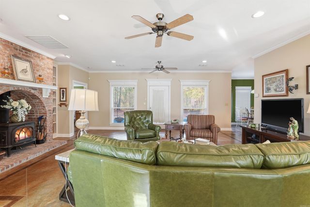 2121 DONHAM, Bauxite, AR 72011