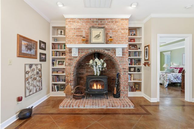 2121 DONHAM, Bauxite, AR 72011