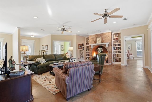 2121 DONHAM, Bauxite, AR 72011