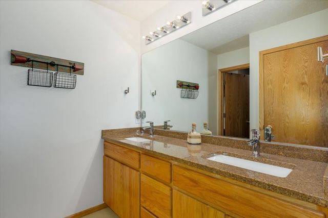 5030 Cleburne Court, Pleasant Hill, IA 50327