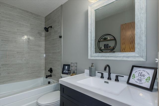 5030 Cleburne Court, Pleasant Hill, IA 50327