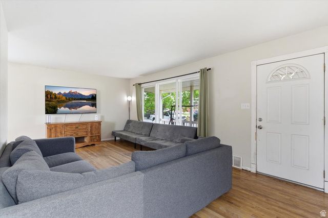 8372 W MYRON AVE, Magna, UT 84044