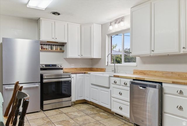 8372 W MYRON AVE, Magna, UT 84044