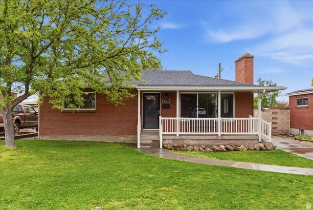 8372 W MYRON AVE, Magna, UT 84044