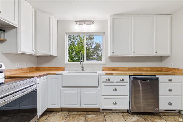 8372 W MYRON AVE, Magna, UT 84044