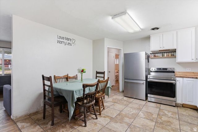 8372 W MYRON AVE, Magna, UT 84044