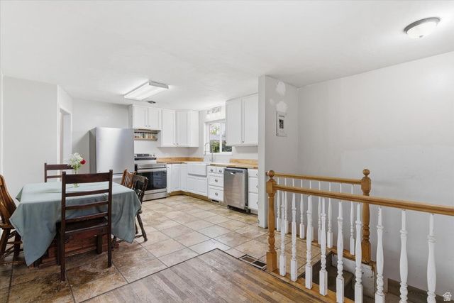 8372 W MYRON AVE, Magna, UT 84044