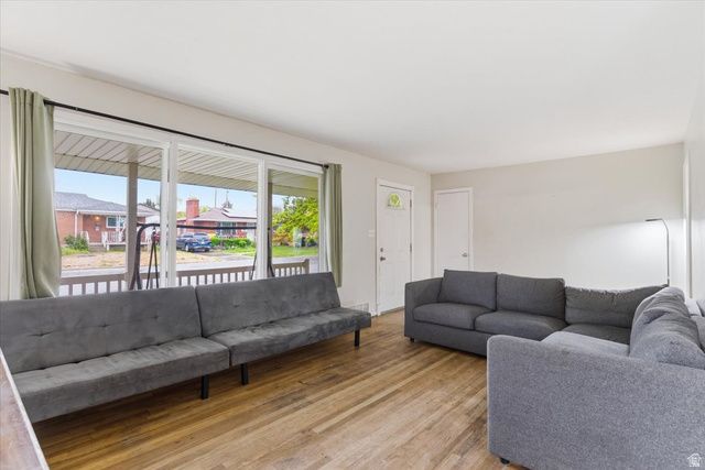 8372 W MYRON AVE, Magna, UT 84044