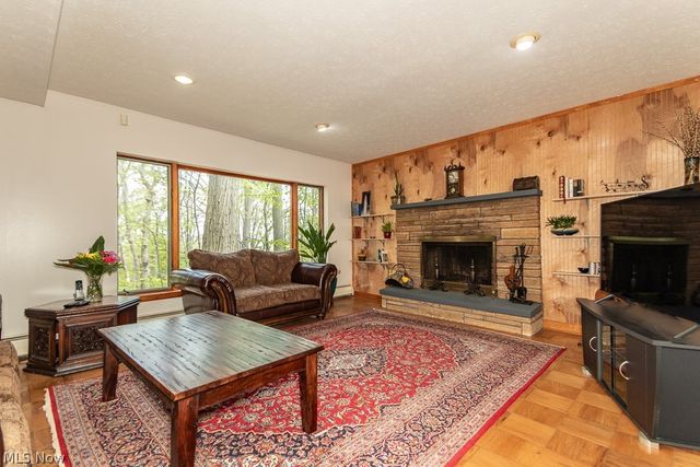 6811 Drexel Drive, Seven Hills, OH 44131