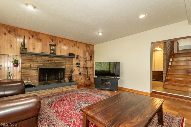 6811 Drexel Drive, Seven Hills, OH 44131