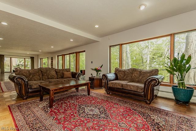6811 Drexel Drive, Seven Hills, OH 44131