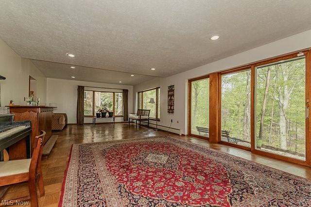 6811 Drexel Drive, Seven Hills, OH 44131