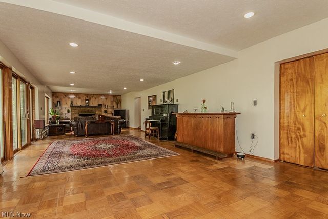 6811 Drexel Drive, Seven Hills, OH 44131