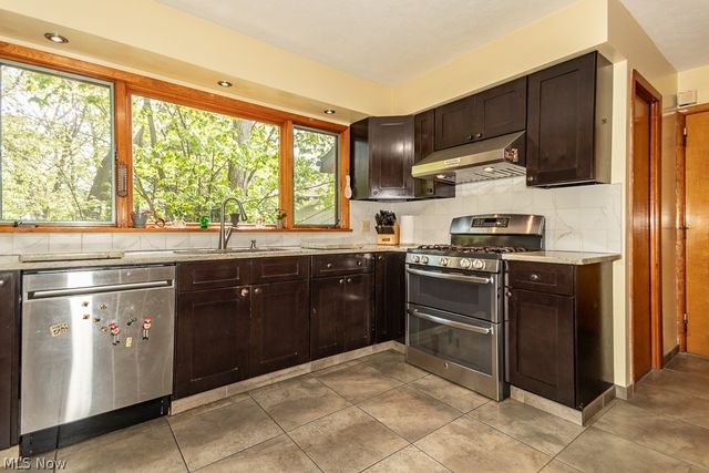 6811 Drexel Drive, Seven Hills, OH 44131