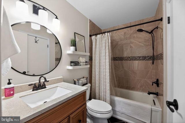 52 SUMMIT CT, Marlton, NJ 08053