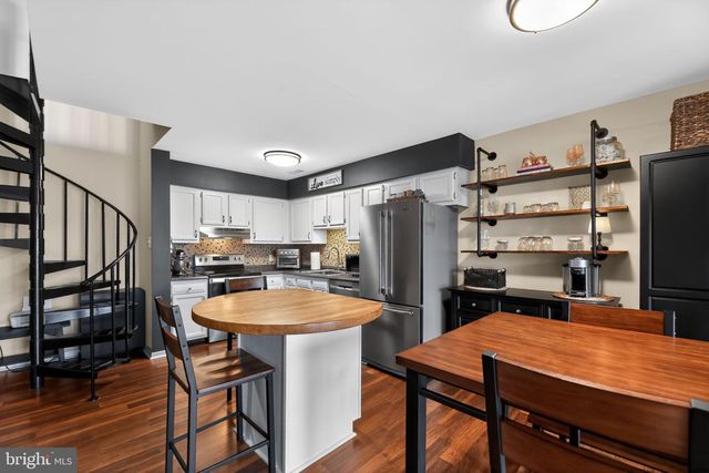 52 SUMMIT CT, Marlton, NJ 08053