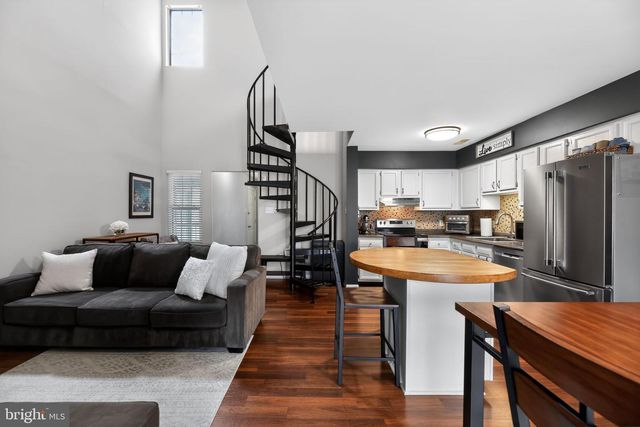 52 SUMMIT CT, Marlton, NJ 08053