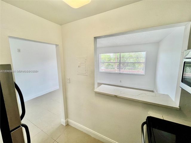 241 SE 9th Ave 207, Pompano Beach, FL 33060