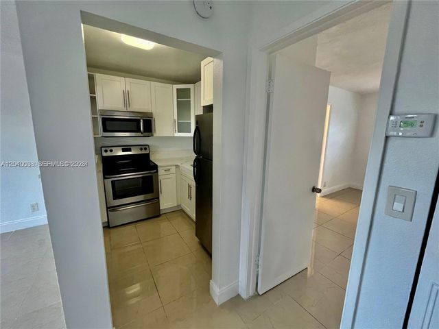 241 SE 9th Ave 207, Pompano Beach, FL 33060